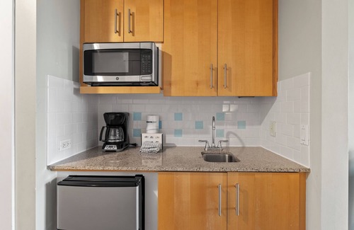 Baytowne Wharf Condo | Serene Studio at Sandestin | Pool, Hot Tub, Beach Shuttle, Walk to Baytowne