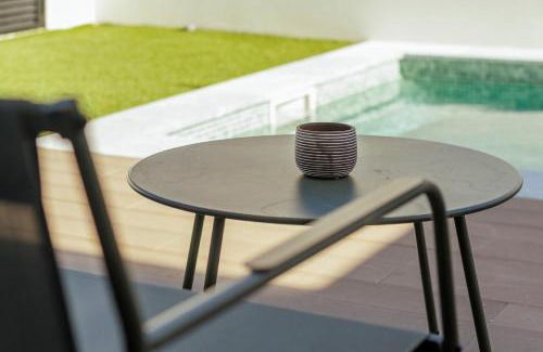 Seixal Villa | SereneScape Villa - Fernão Ferro