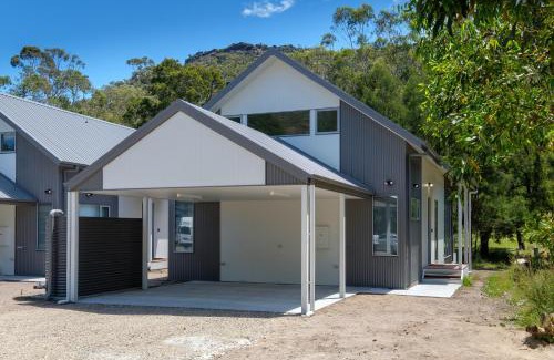 Halls Gap House | Serenity Halls Gap 4 Absolute NP Frontage