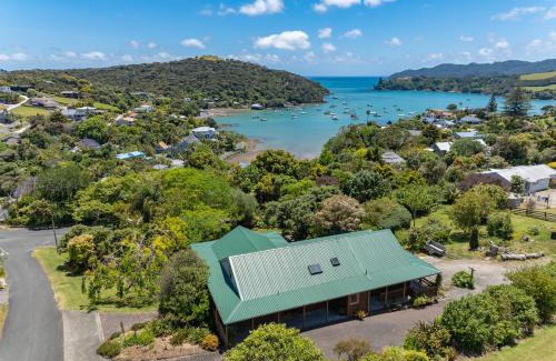 Mangonui House | Serenity Hills - Mangonui Holiday Home