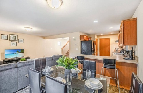 Holly House | Serenity in Prime Everett Craftsman Near Boeing!