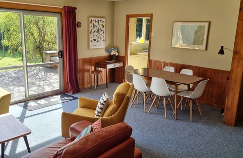 Punakaiki Cottage | Serenity in Punakaiki - Free wifi