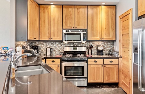 Windcliff Estates Condo | Serenity Luxury Vacation At Windcliff 3 Bedroom Home by RedAwning
