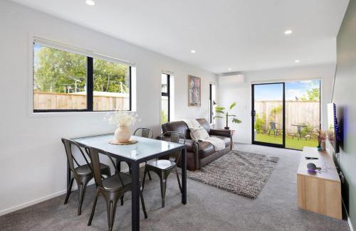 Trentham House | Serenity on Oliver