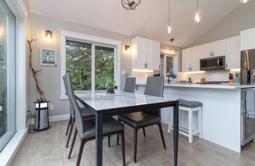 Shawnigan Lake House | Serenity on the Shore: 1-Acre Lakefront Getaway