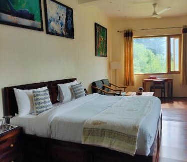 Naggar Bed & Breakfast | Serenity Stays - Manali, Naggar