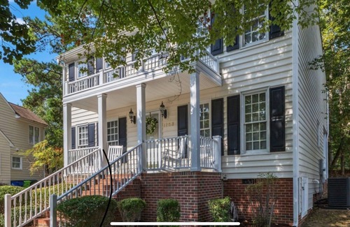 Northeast Raleigh House | Set on Raleigh’s foremost golf courses ,this Southern Style home feels like home