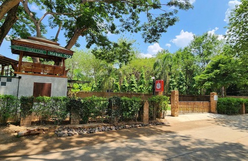 Pai Cabin | Seven 50s