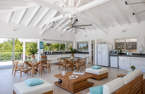 Les Terres Basses Villa | Seven Bedroom Dream of a house sits high up in the area of Terres Basses
