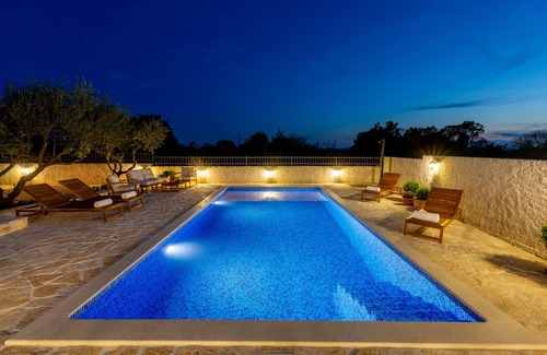 Gornje Planjane House | Seven Olives Guest House * with heated pool - Krka waterfalls - near Sibenik