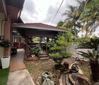 Kampung Titian Pendek House | Sha Homestay