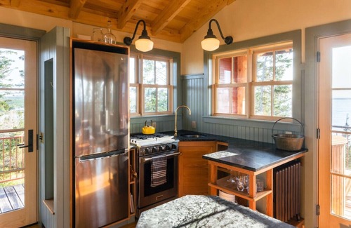 Lunenburg County Apartment | Shackup Tower - 30 ft in the air & hot tub & surf