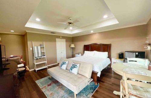 Temple House | Shaded Oaks Suite Luxury Stay by the Golf Course