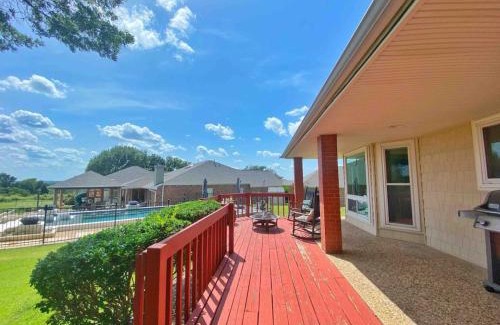 Temple House | Shaded Oaks Suite Luxury Stay by the Golf Course