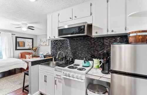 Airport Heights Community Council House | SHALIGOHOMES QUEEN SUITE ON 16TH AVE