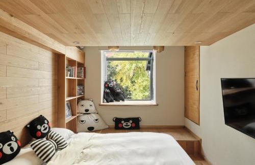 Huaihai Road Commercial Area Apartment | Shanghai Hills & Gefii Kumomon Family BNB with 3bedrooms