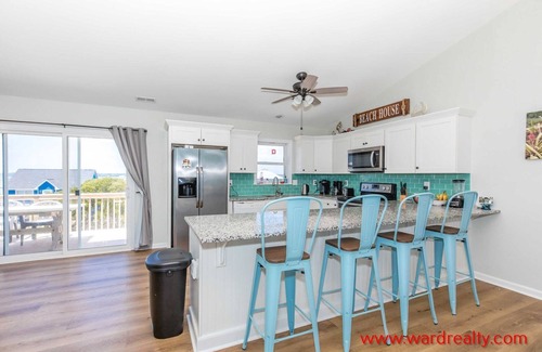 Island Oaks House | Shark Shack - Dog Friendly! Quiet Neighborhood with easy beach access!