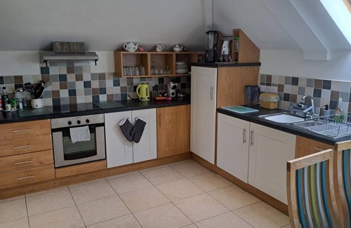 Coleraine Apartment | Shell Hill 3-Bed Apt, Sleeps 6, 15 mins to Beach