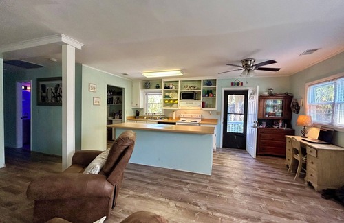 Edisto Island House | SHELL SHOCKED “GOLF CART AVAIL. inquire" FIRE PIT - DOG FRIENDLY - BEACH GETAWAY