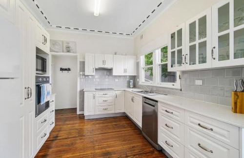 Crescent Head House | Shellseekers, 4 Hodgson Street