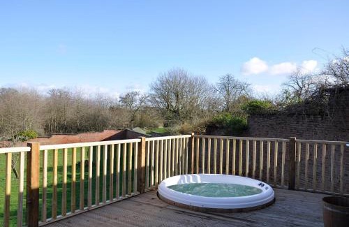 Llandenny House | Shepherd's Hut at Cefn Tilla Court