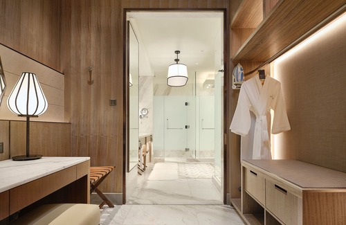 Dong Khoi Hotel | Sheraton Saigon Grand Opera Hotel