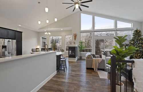 Eagle River House | Shiloh and Harmony - A Modern Oasis on 1.3 Acres with Stunning Unobstructed Mountain Views