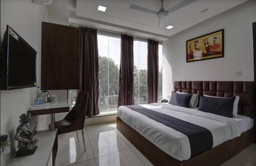 Rohini Hotel | Shine Inn Couple fridenlly Best