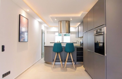 Lind Bed & Breakfast | Shiny Singapore | Guest room in a homestay nearby Airport, DLR, ESA & trade fair