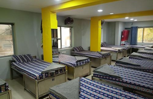 Vadodara Bed & Breakfast | Shiv Sai Dormitory