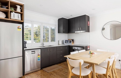 Shoal Bay Apartment | Shoal Bay Beach House- Three