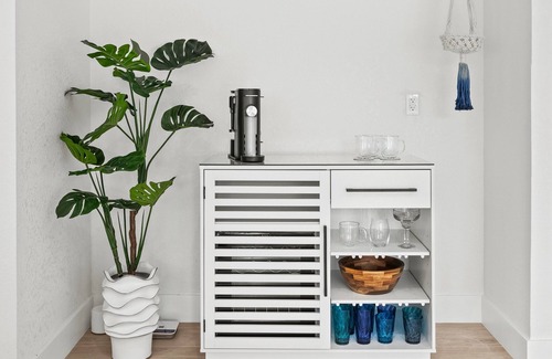 Bay Isle House | Shore Thing | Luxe Pool Oasis, Hot Tub, Siesta Key Beach