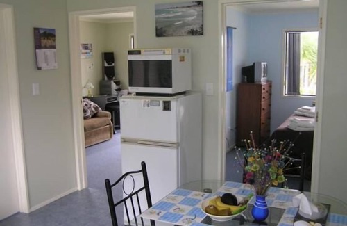 Bowentown Condo | Shorebreak Beach Retreat