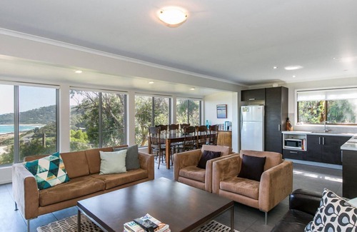 Separation Creek House | Shorebreak - Listen To The Waves