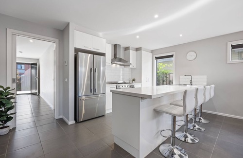 Golden Square House | Short & long stay options. 3 bedrooms. Free Wi-Fi.