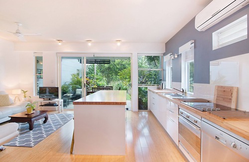 Casuarina Apartment | Short Stroll to White Sandy Beach