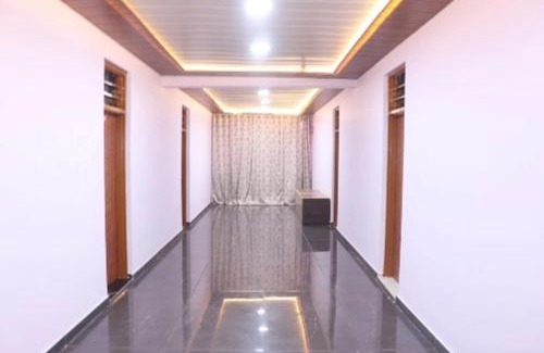 Didihat Hotel | Shri Anand Hotel Berinag Shahgram with Parking included