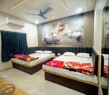 Tuljapur House | Shri Keshav Bhakt Niwas