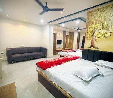 Tuljapur House | Shri Keshav Bhakt Niwas