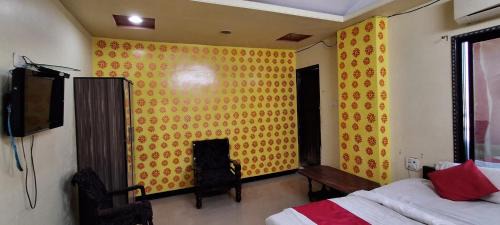 Burhanpur Hotel | Shri Radhe Krishna Hotel & Restaurant