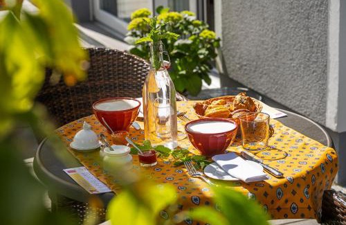 Bobingen Bed & Breakfast | Sieben Zimmer & Ein Tisch