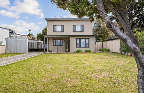 Silver Sands House | Silver Myrtle Shack - Aldinga Beach - C21 SouthCoast Holidays