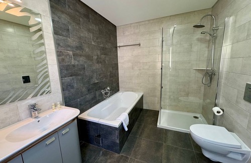 Consolacao Bed & Breakfast | Silver Seahorse Garden Retreat