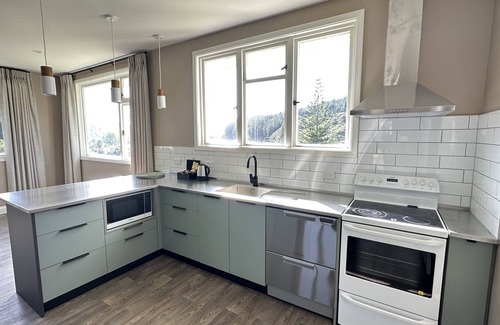 Stokes Valley Hotel | Silverstream Retreat