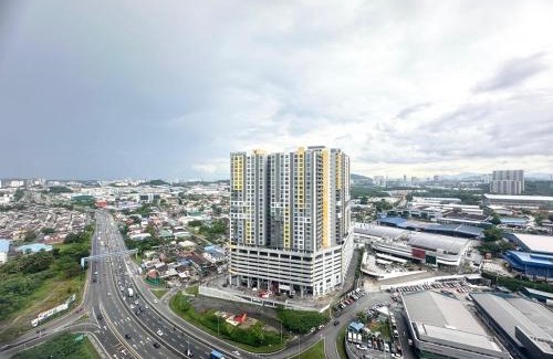 Seri Kembangan Apartment | Simfoni - Big Balcony, Self Check In, Free Netflix, 200mbps Wifi, Parking at level 1