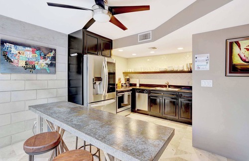Hendricks and Venice Isles Apartment | Singer House Waterfront Retreat – 2BR