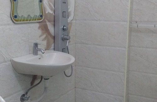 HITEC City Bed & Breakfast | single room Hitech Shilparamam Guest House