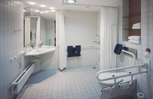 Hellerberge House | Single room, shower or bath, WC - Akademiehotel