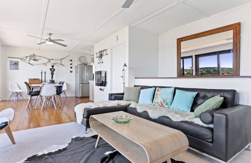 Bermagui Cottage | Situated on a headland- Captivating views-Pet friendly-A memorable experience