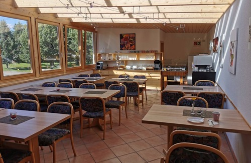 Neubulach Apartment | Six-bed room